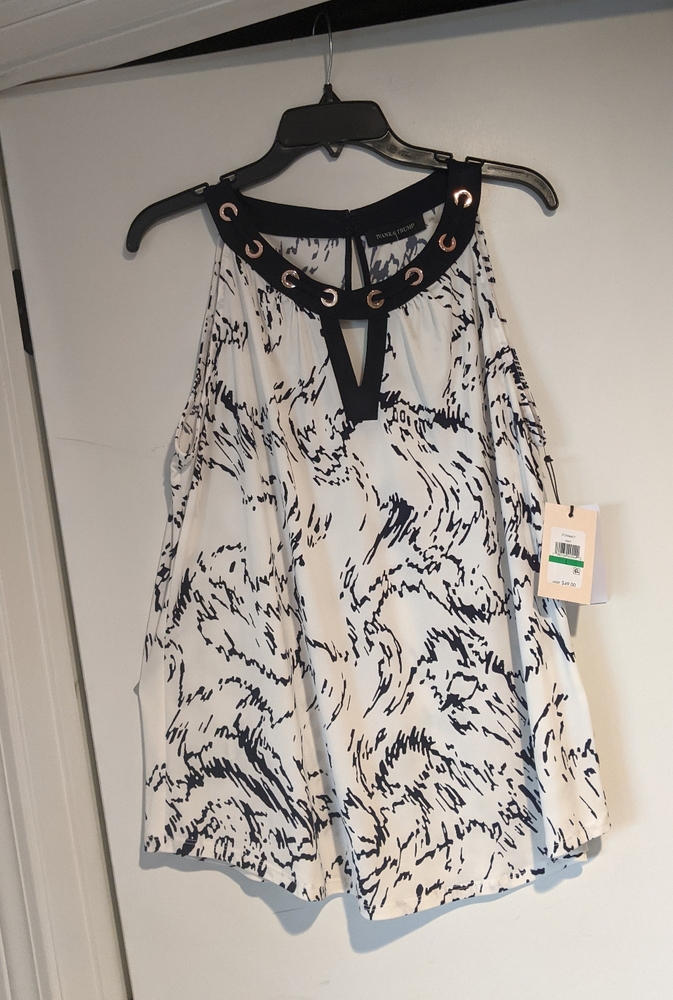 LAST OFFER!! Beautiful classy Ivanka Trump blouse! Stylish New size large roomy